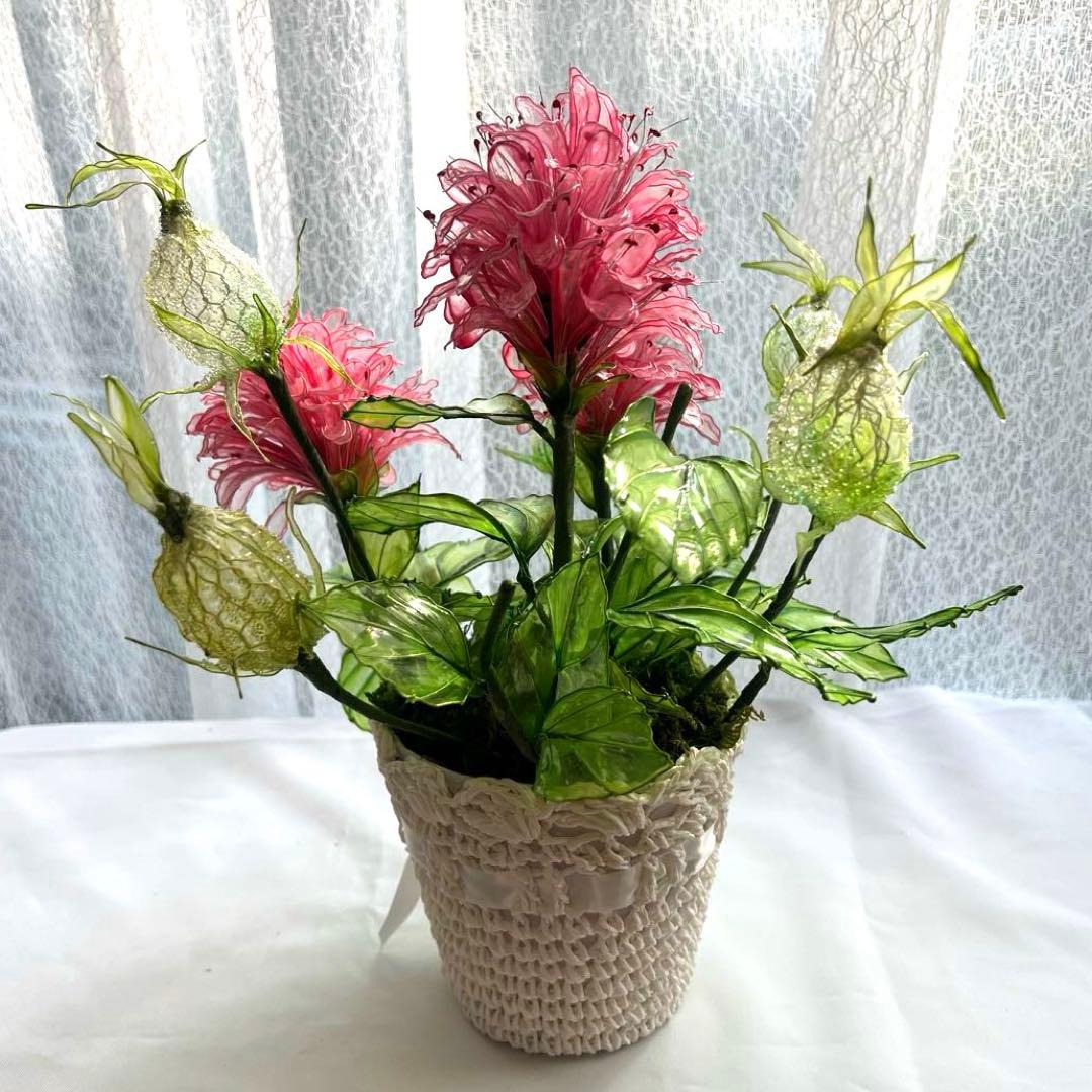 珊瑚花とパイナップルリリーの祝花アレンジ