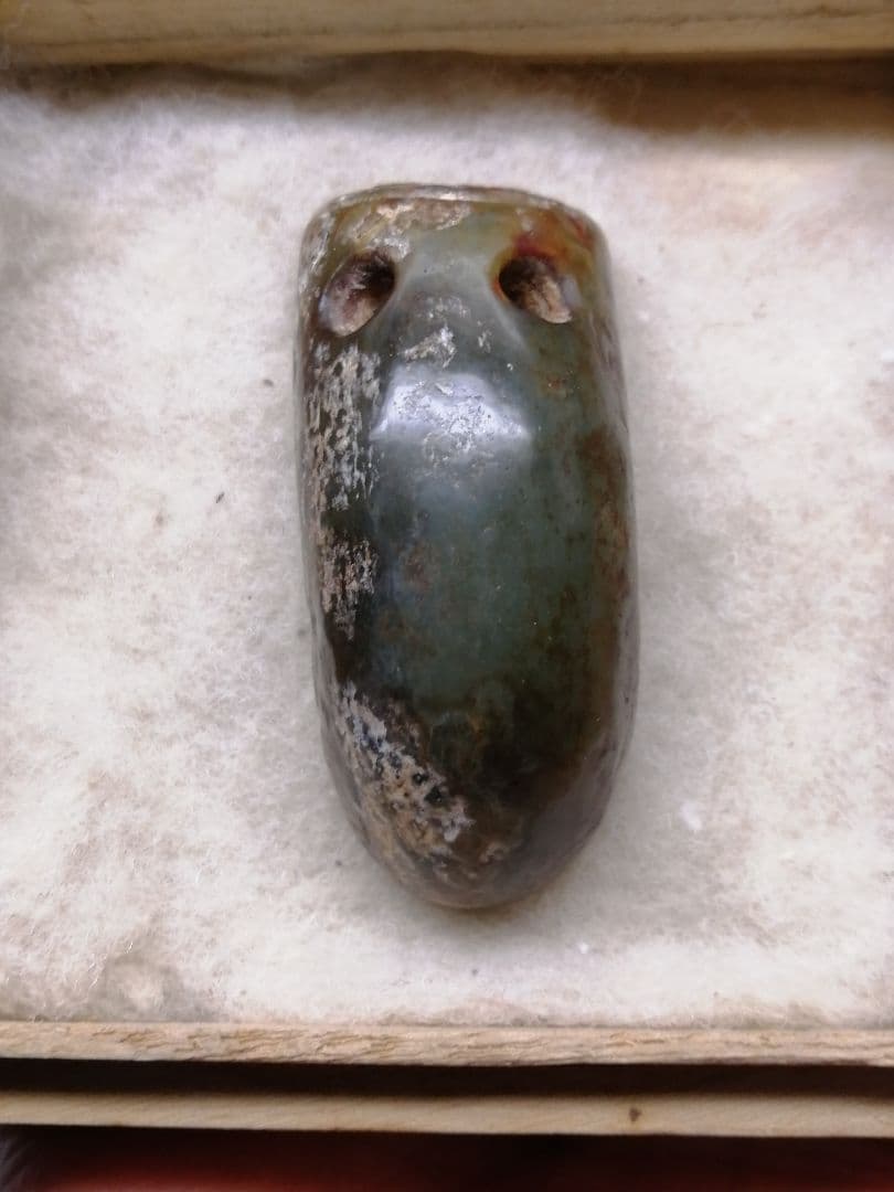 ★縄文後期『青翡翠勾玉』発掘品。6.0cm　考古学遺物　かなりの重量があります。