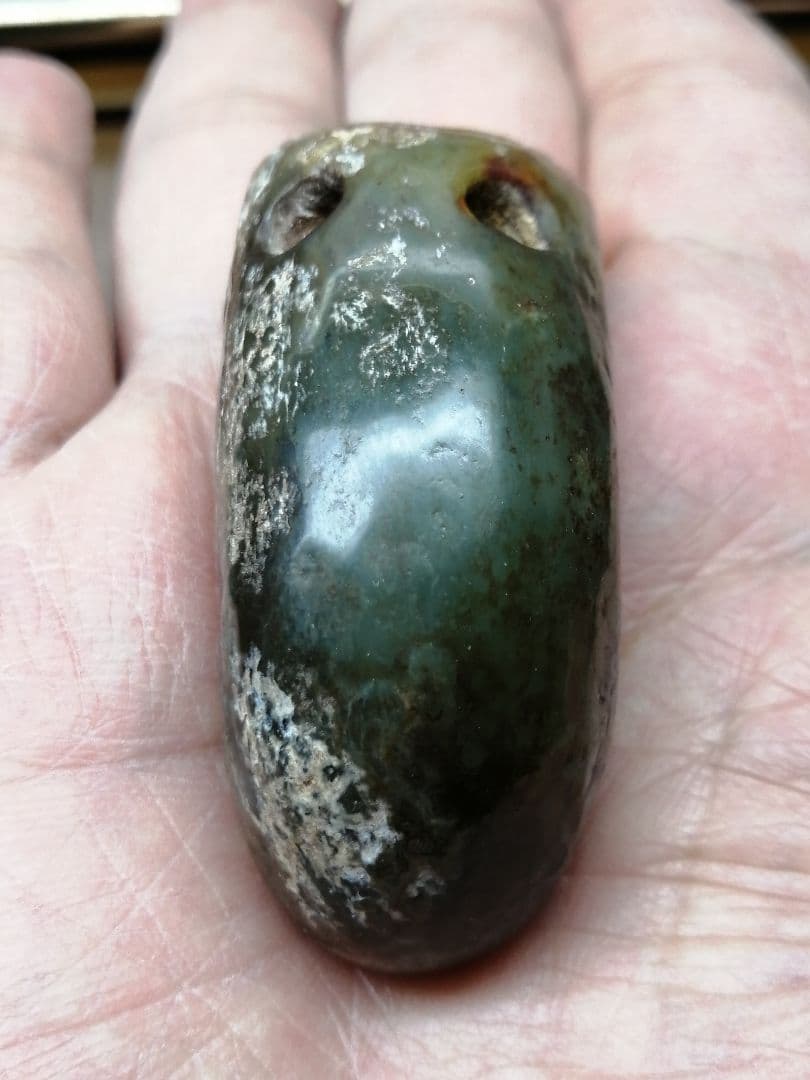 ★縄文後期『青翡翠勾玉』発掘品。6.0cm　考古学遺物　かなりの重量があります。