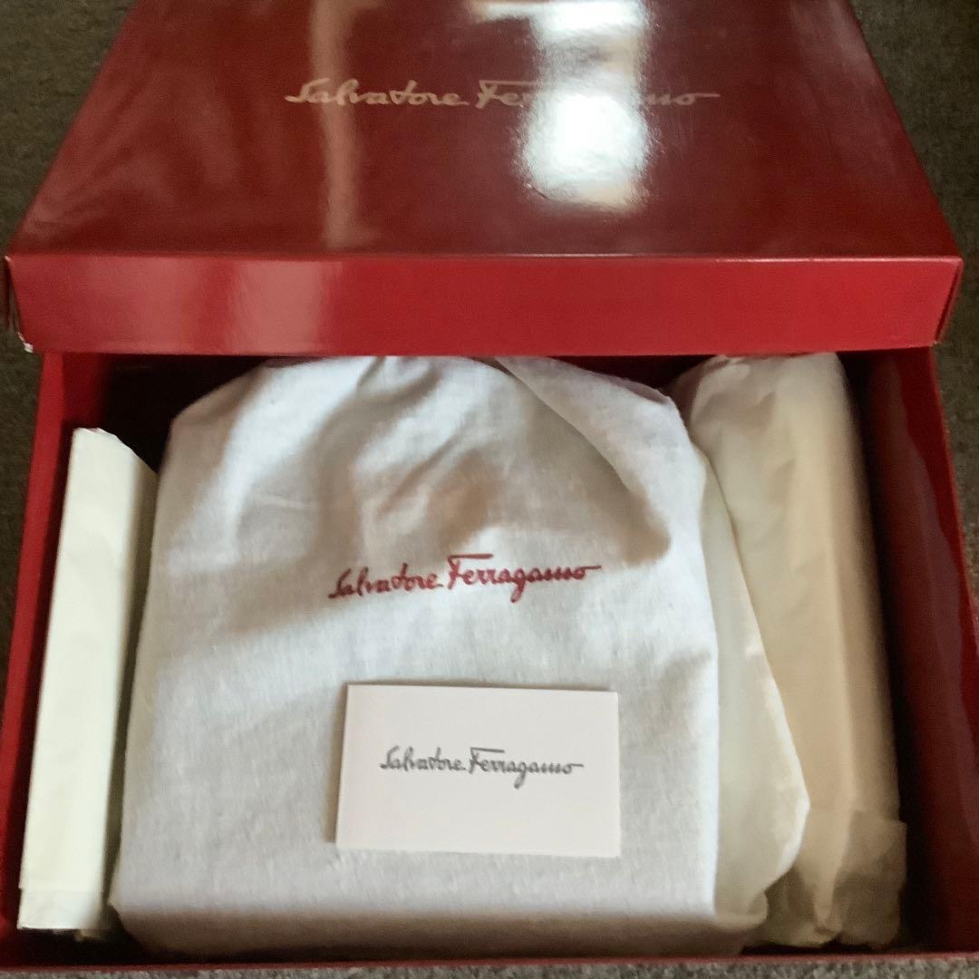 フェラガモ　ショルダーバッグ