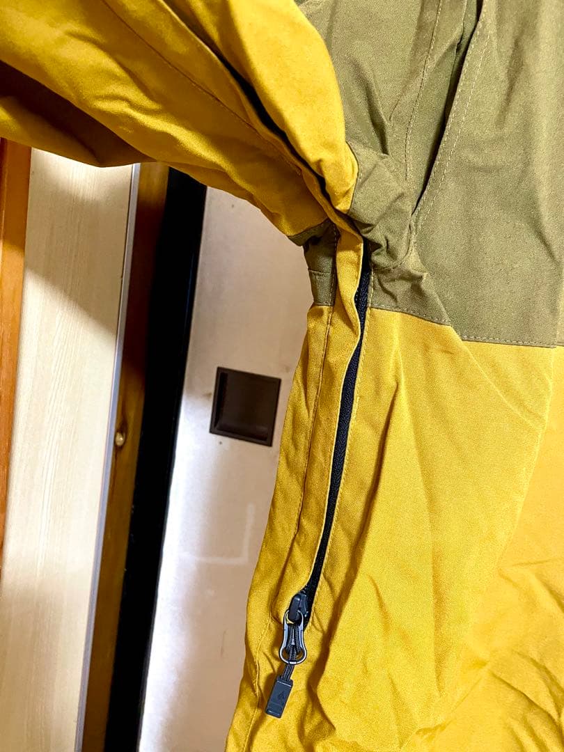 美品⭐︎VOLCOMスノーボードウェアM