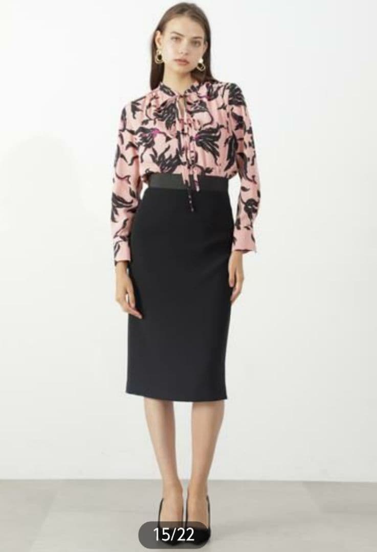 新品未使用ピンキーダイアンフラワープリントブラウス