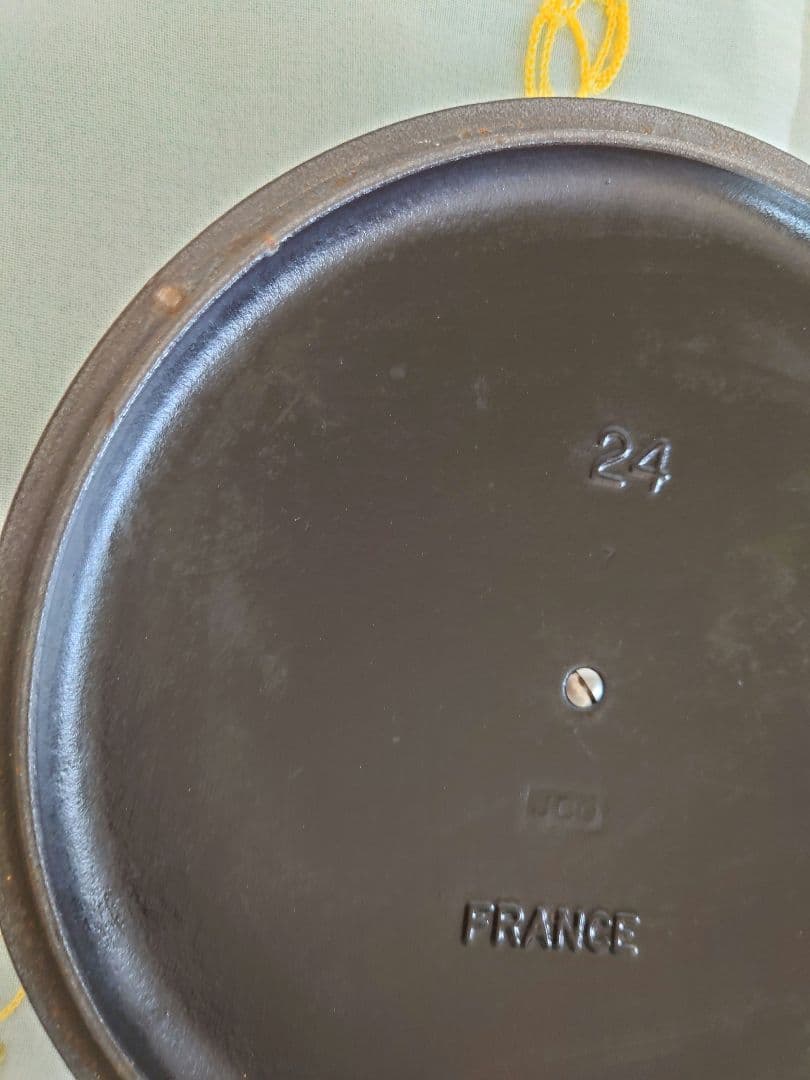 【希少色】ル・クルーゼ　ココット・ロンド　24 cm　フィグ　ホーロー鍋