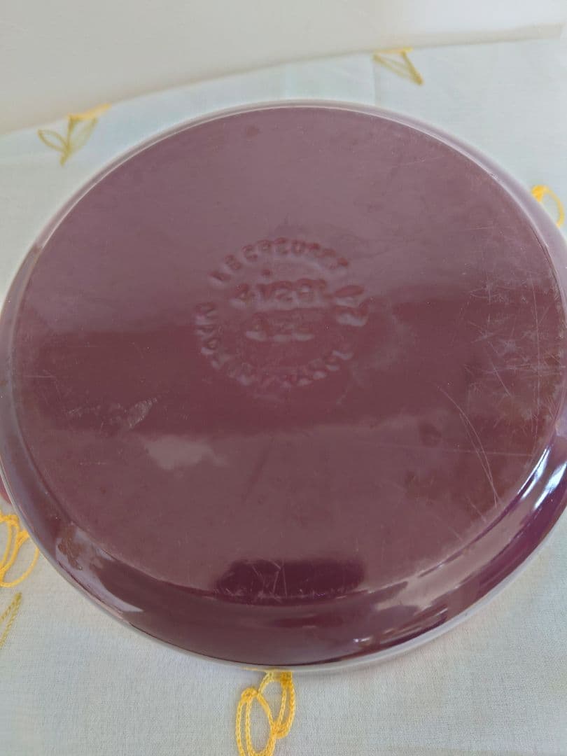 【希少色】ル・クルーゼ　ココット・ロンド　24 cm　フィグ　ホーロー鍋