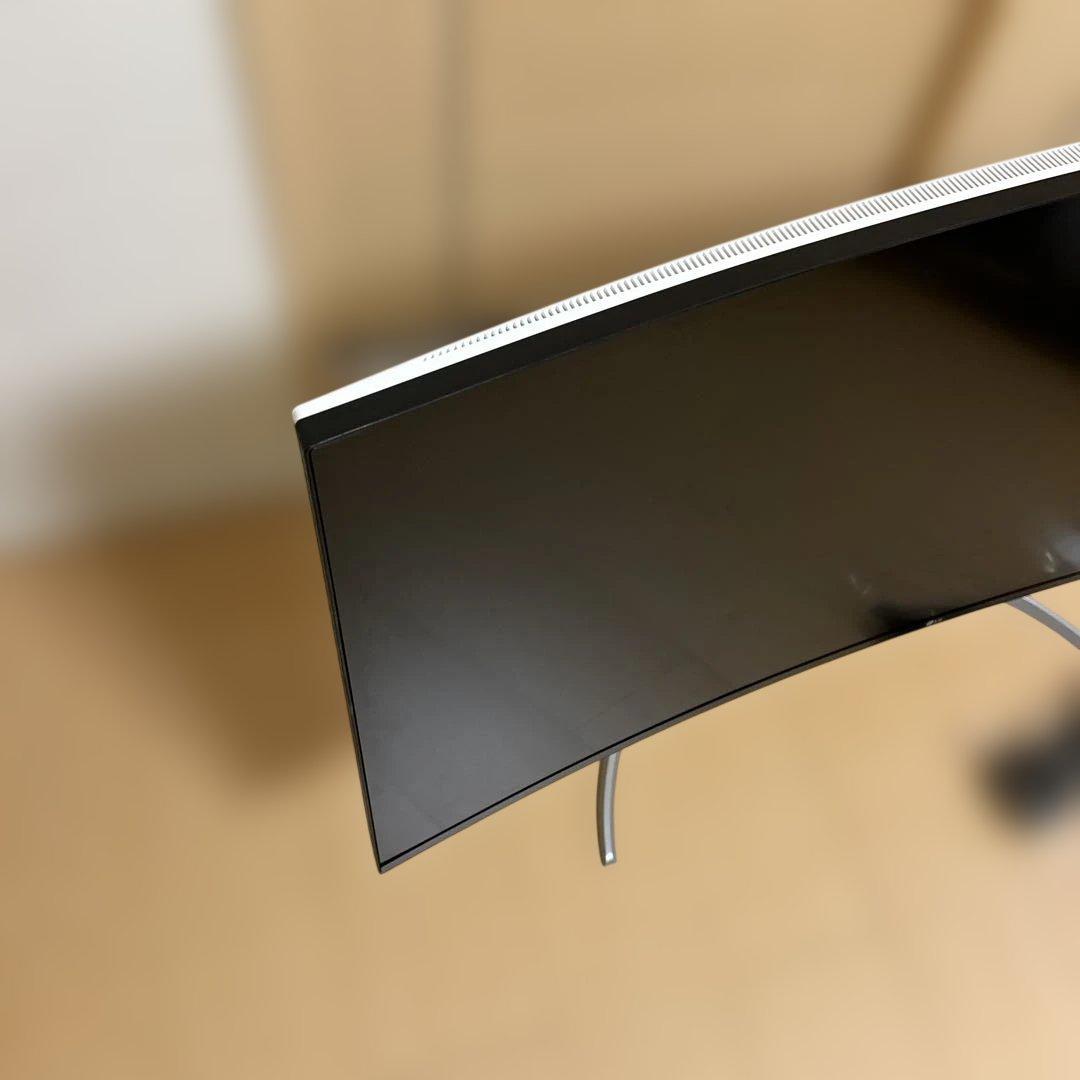 LG製40インチウルトラワイド曲面ディスプレイ 40WP95C-W