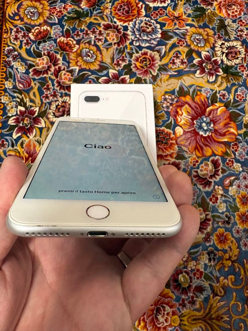 iPhone 8 Plus au版 256Gジャンク背面割れ 残債なし補修歴あり