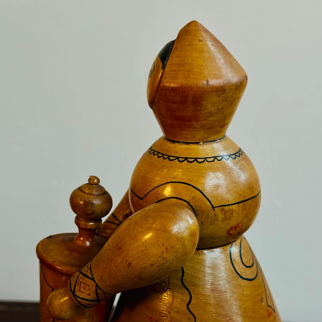 ソ連 1971年製 木製人形（セミョノフ製／サモワールを抱く女性）