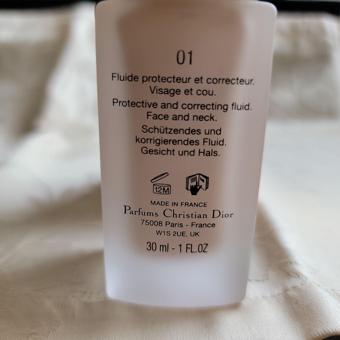 Dior Prestige Light in White UVプロテクター 01