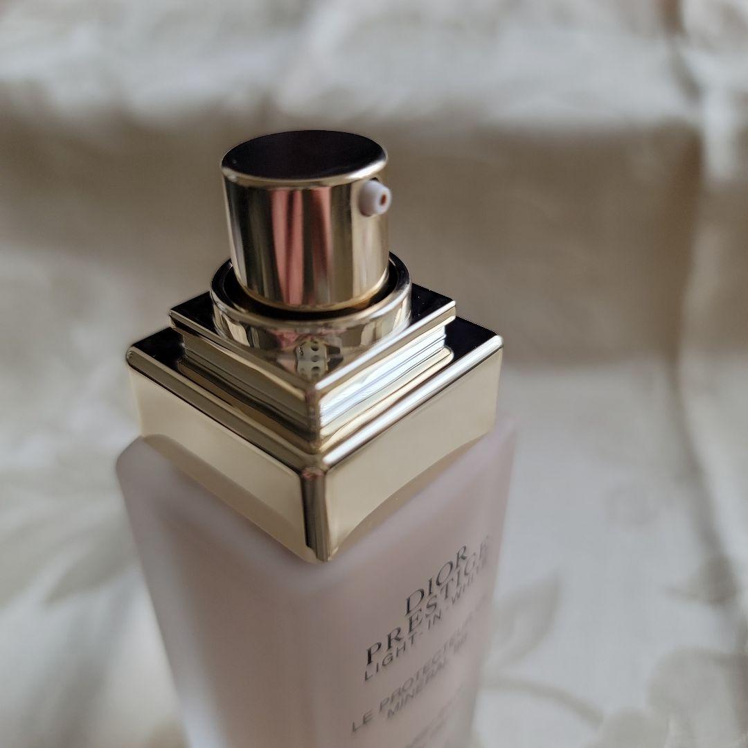 Dior Prestige Light in White UVプロテクター 01
