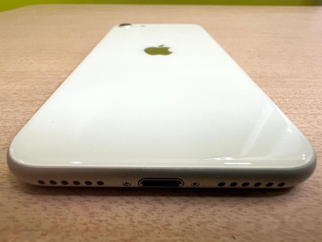 iPhone SE 第2世代 64G ホワイト ドコモ版 SIMロックあり 美品