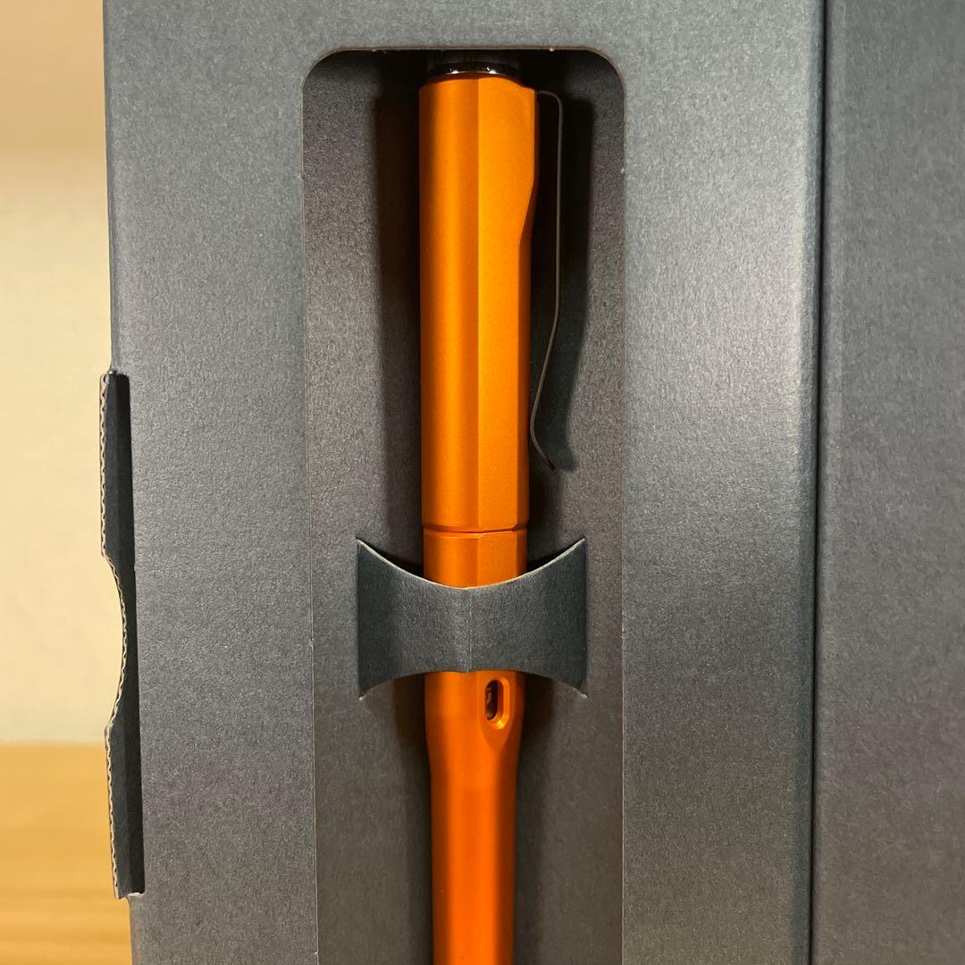 新品未使用　クルトガダイブ　トワイライトオレンジ　シャープペンシル　uni