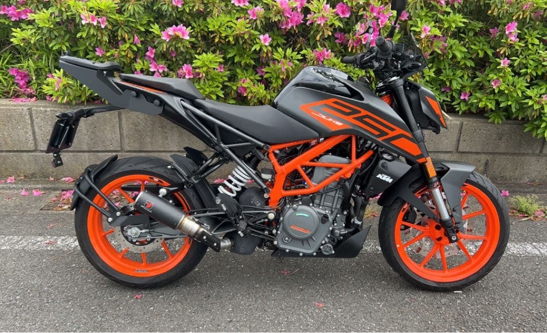 Dukeマフラー　IXRACE カーボンファイバー マフラー