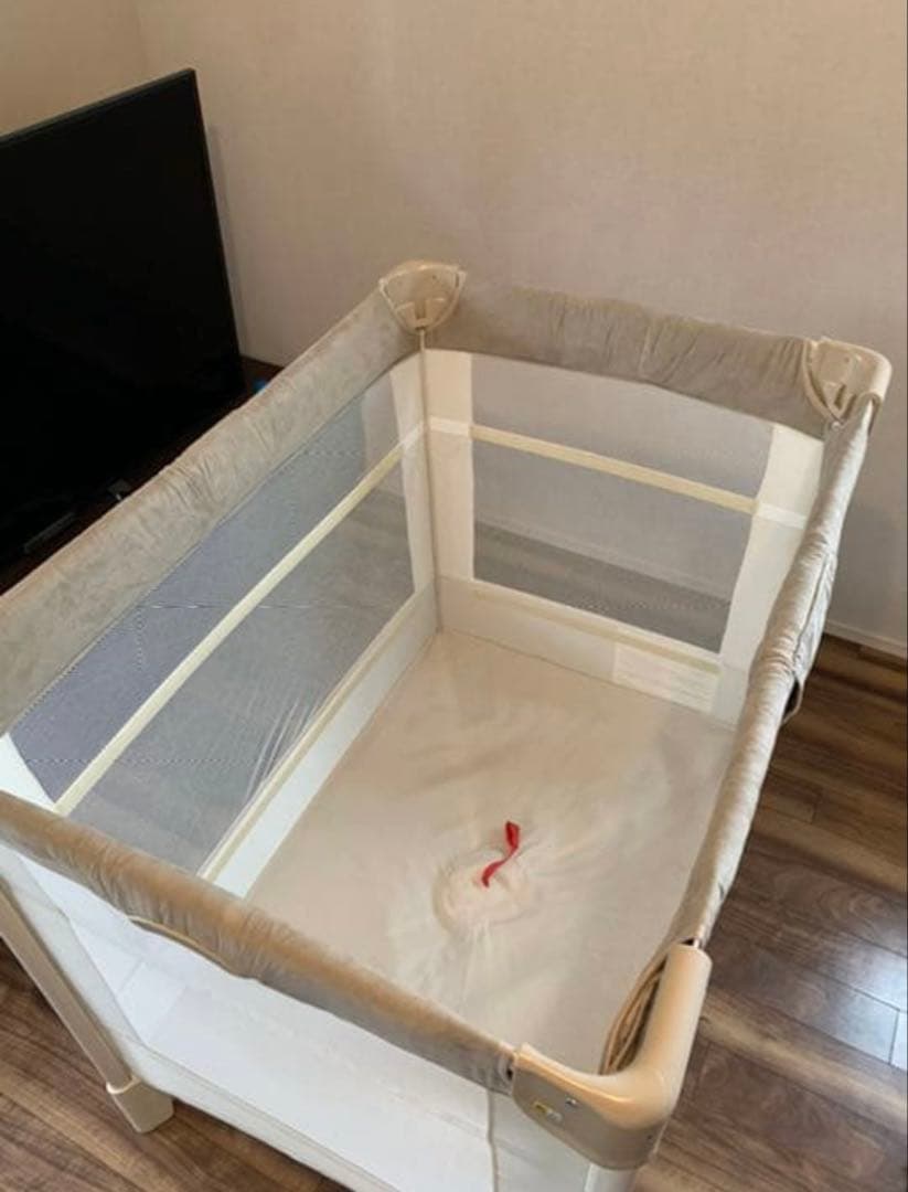 アップリカ ココネル エアープラス　ベビーベッド　シュークリーム