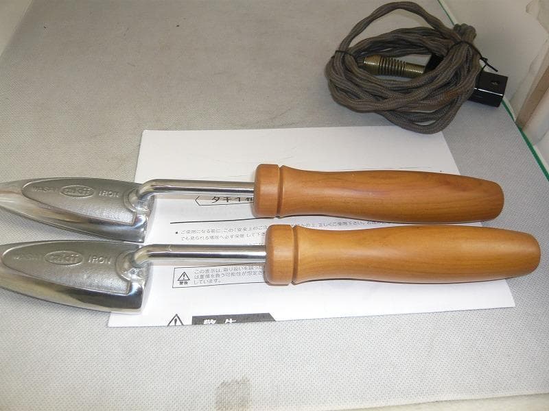 美品　タキイ和裁電化鏝　和裁こて　和裁コテ　タキイマーク入り鏝２本付き