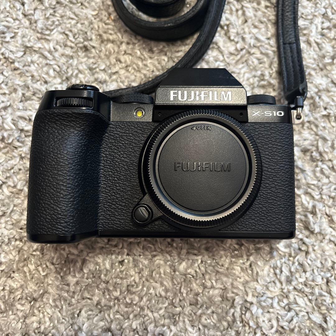 【おまけ多数有】　FUJIFILM X-S10 ミラーレスカメラ