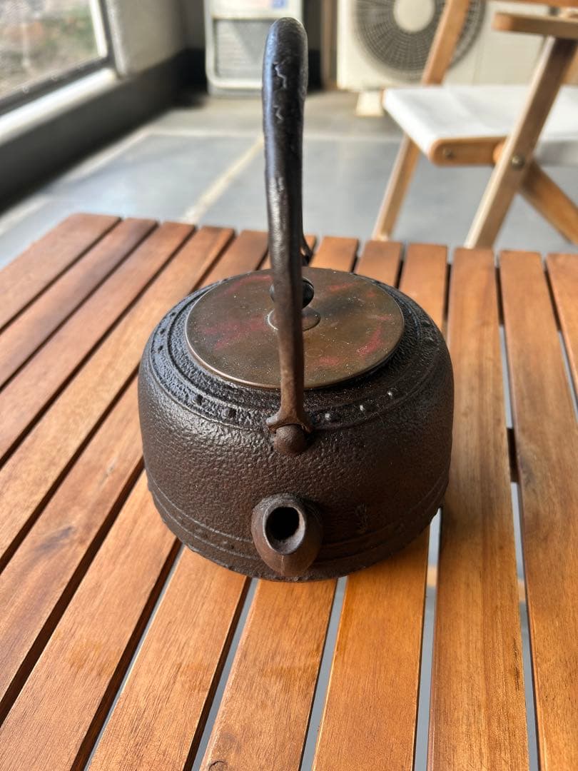 日本の鋳鉄製鉄瓶 蓋付き