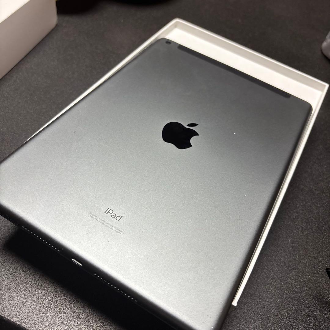iPad 本体 スペースグレー9世代64GBセルラーモデル