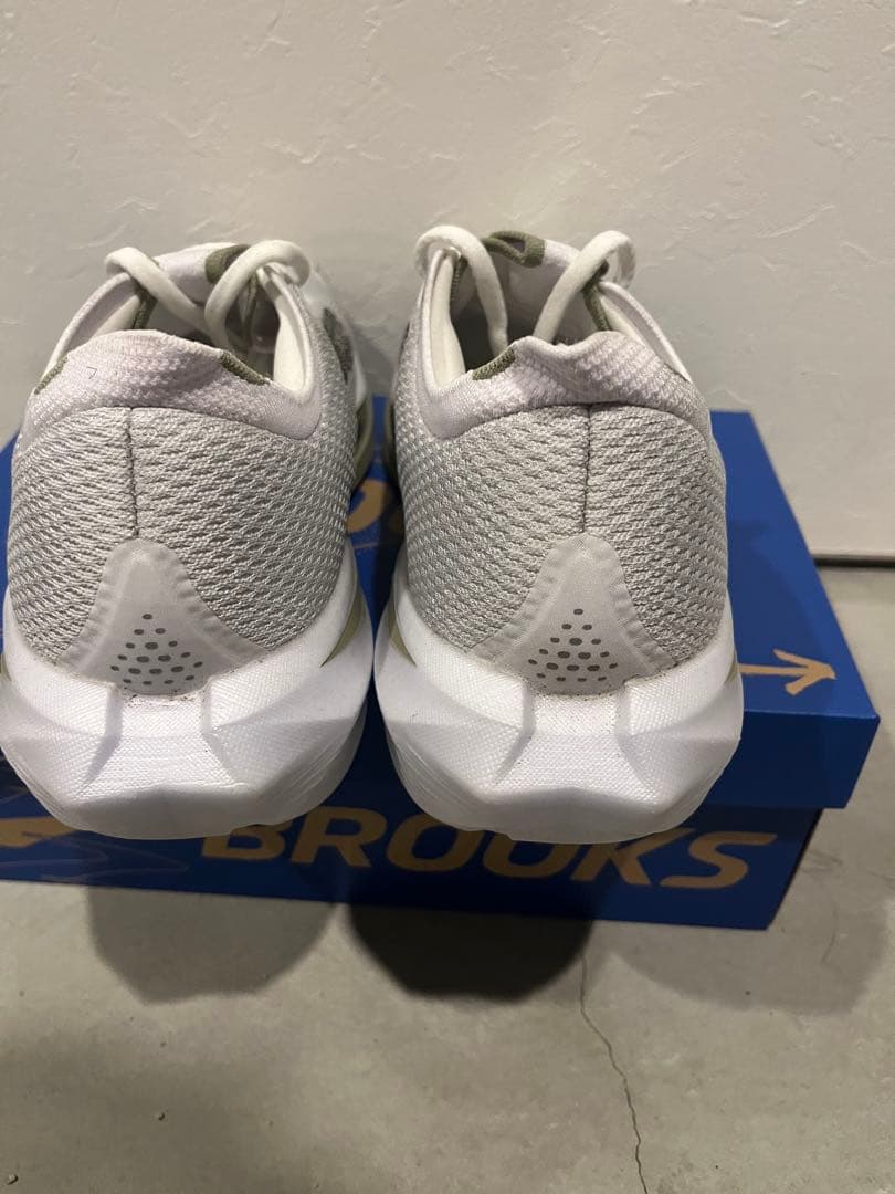 BROOKS ハイペリオン3 27センチ