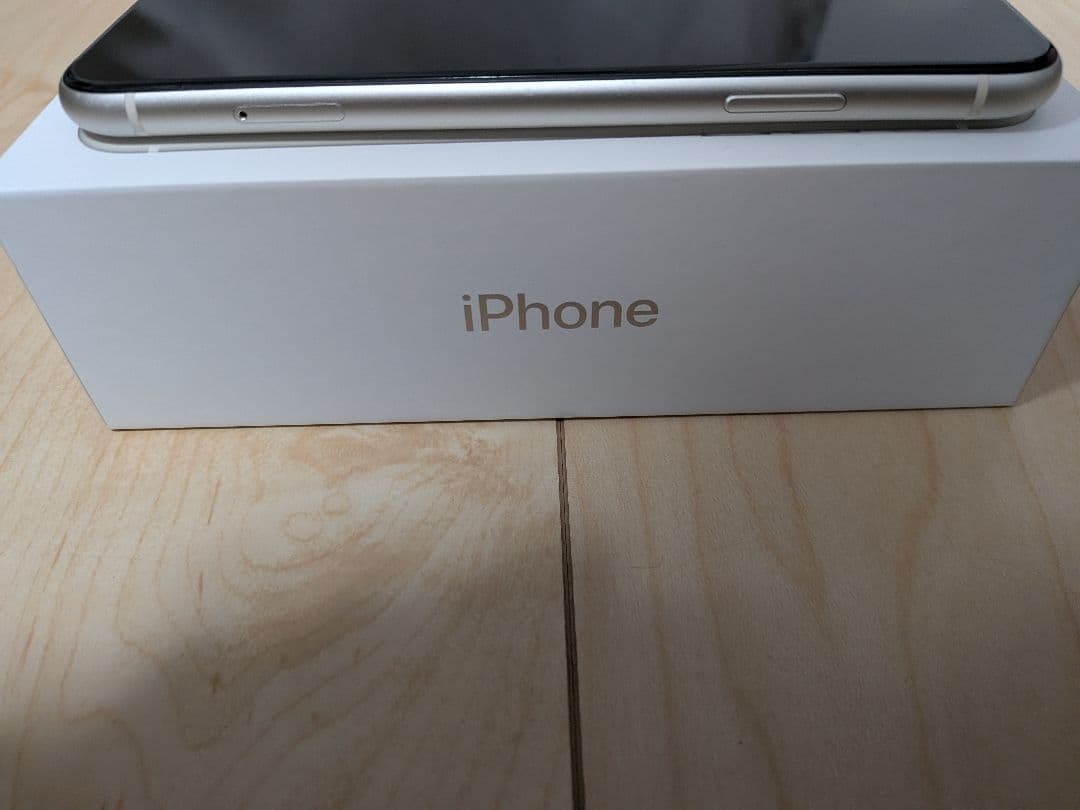 iPhone 11 64GB ホワイト SIMフリー 箱付き　即日発送