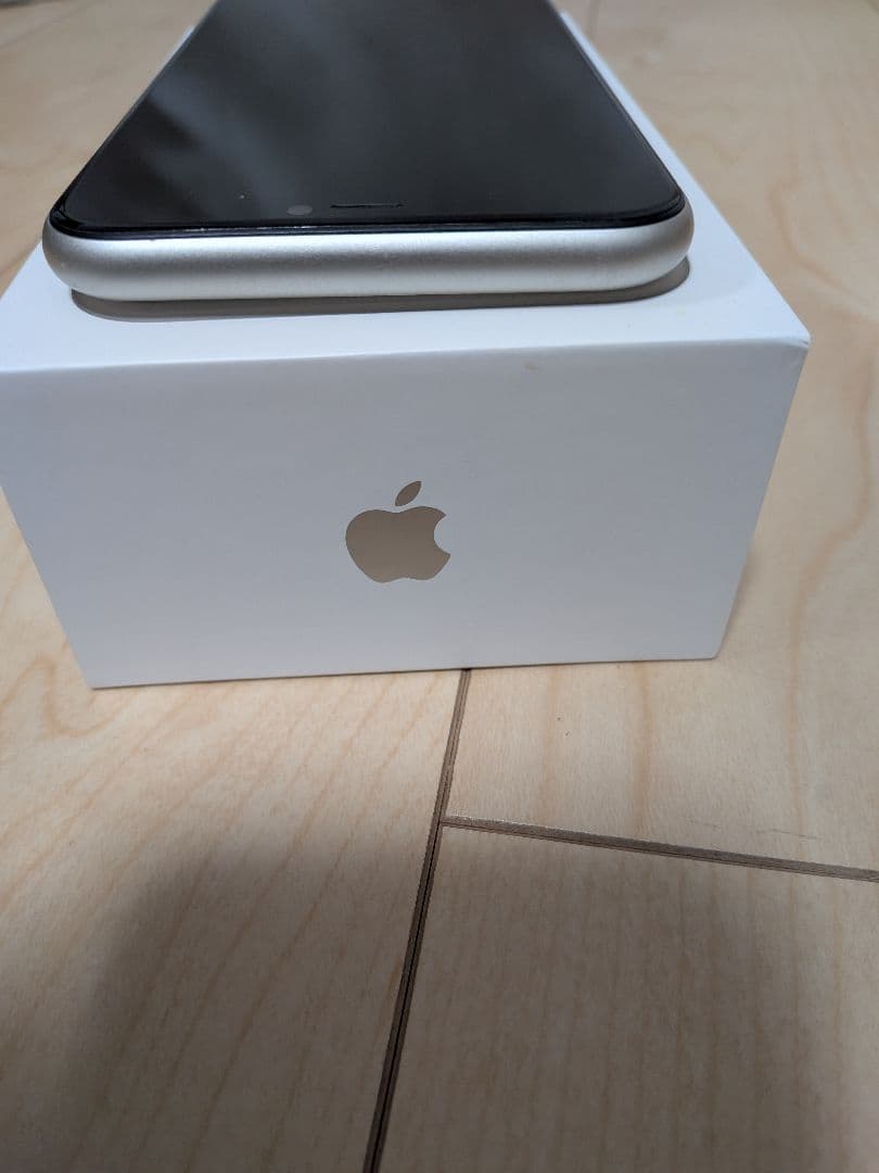 iPhone 11 64GB ホワイト SIMフリー 箱付き　即日発送