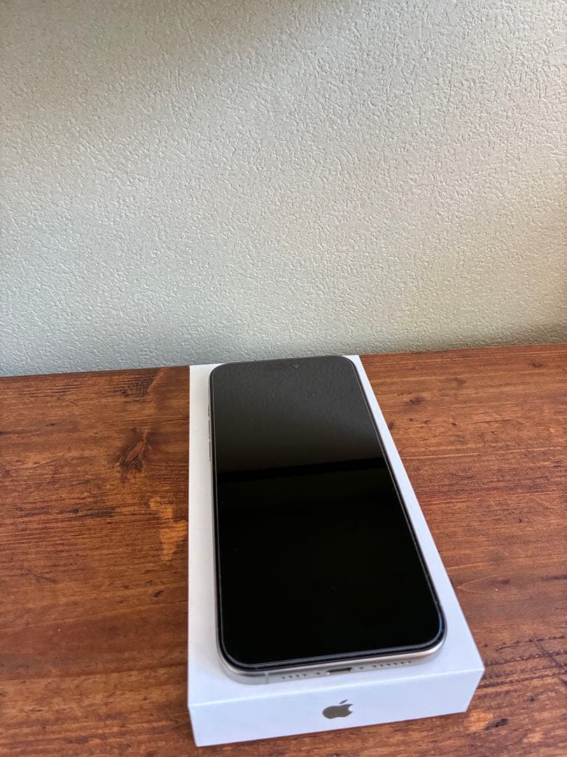 【美品】iPhone 15 Pro Max 256GB ナチュラルチタニウム
