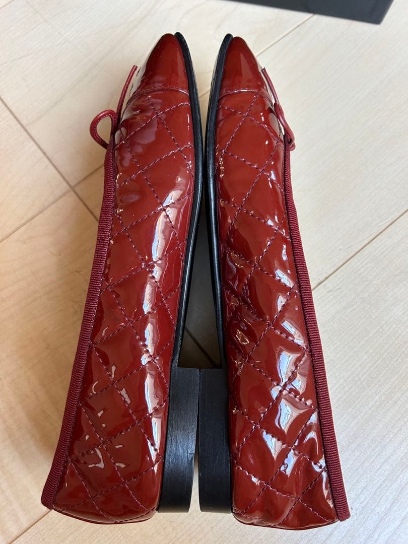 CHANEL 赤 フラットシューズ