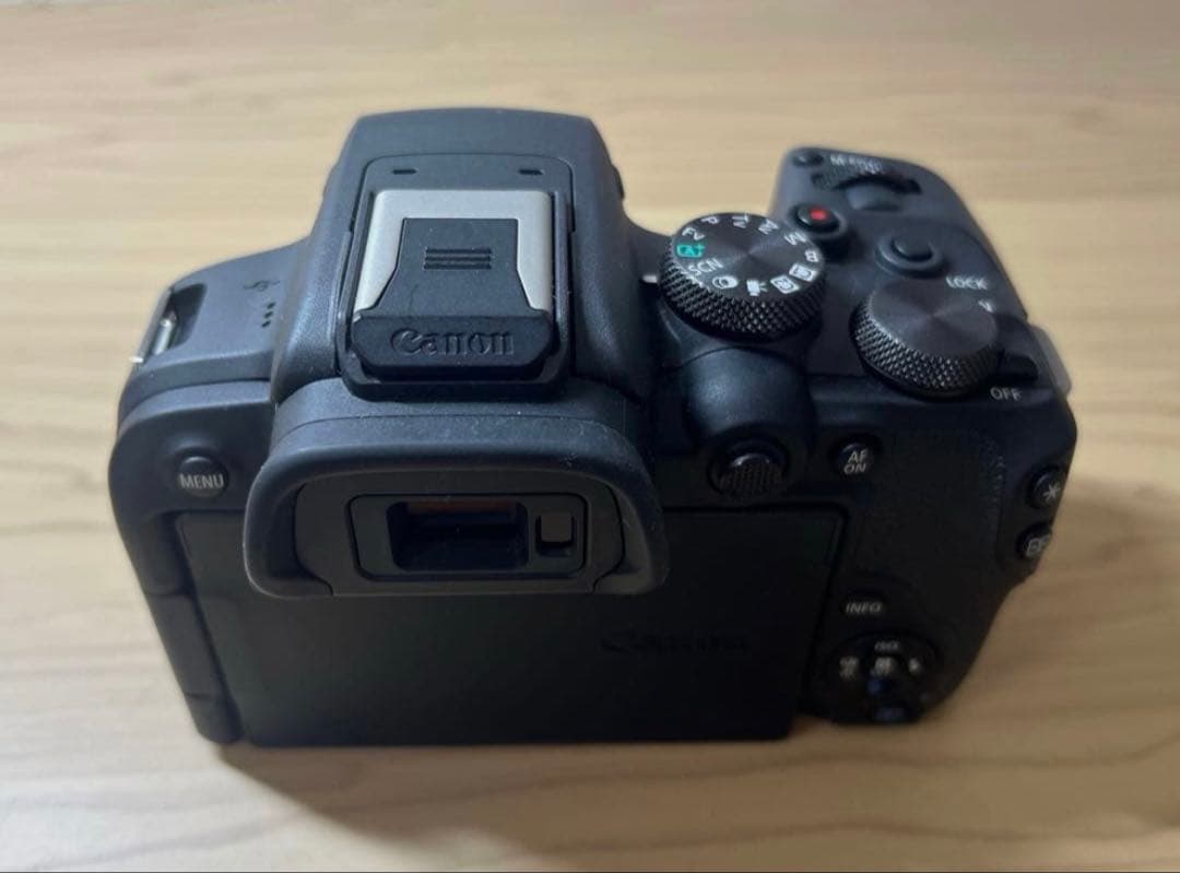 Canon EOS R10 ミラーレス 一眼レフ カメラ スポーツ