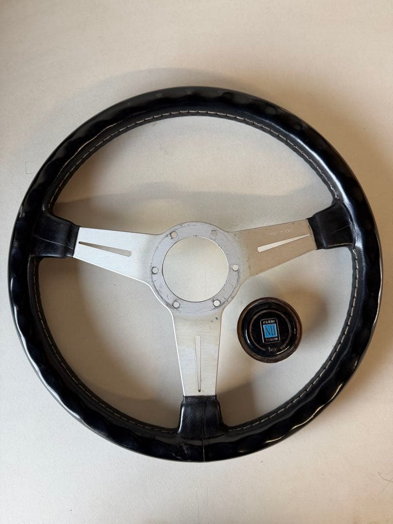 ナルディクラシック BC4556 シルバー レザーステアリング ホーンボタン