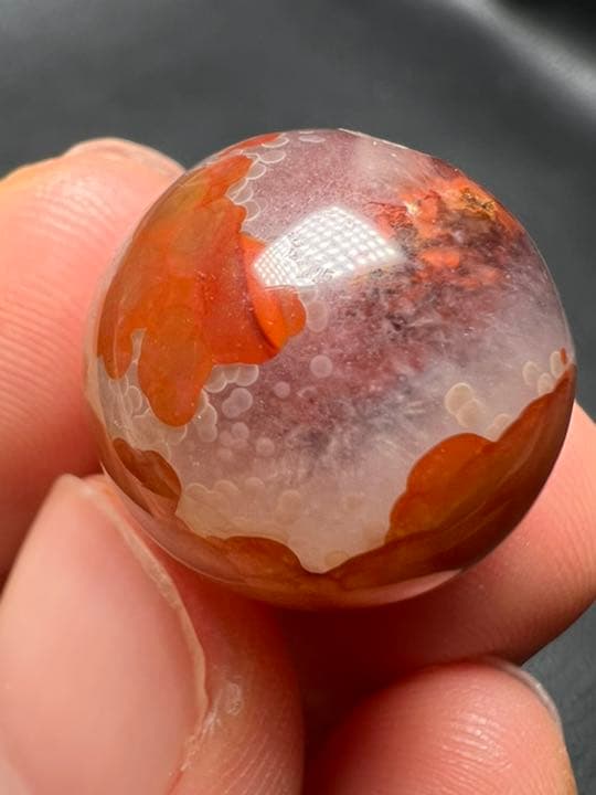 0908162　セール✨戦国紅瑪瑙17ミリ　貫通穴　キラキラ✨結晶