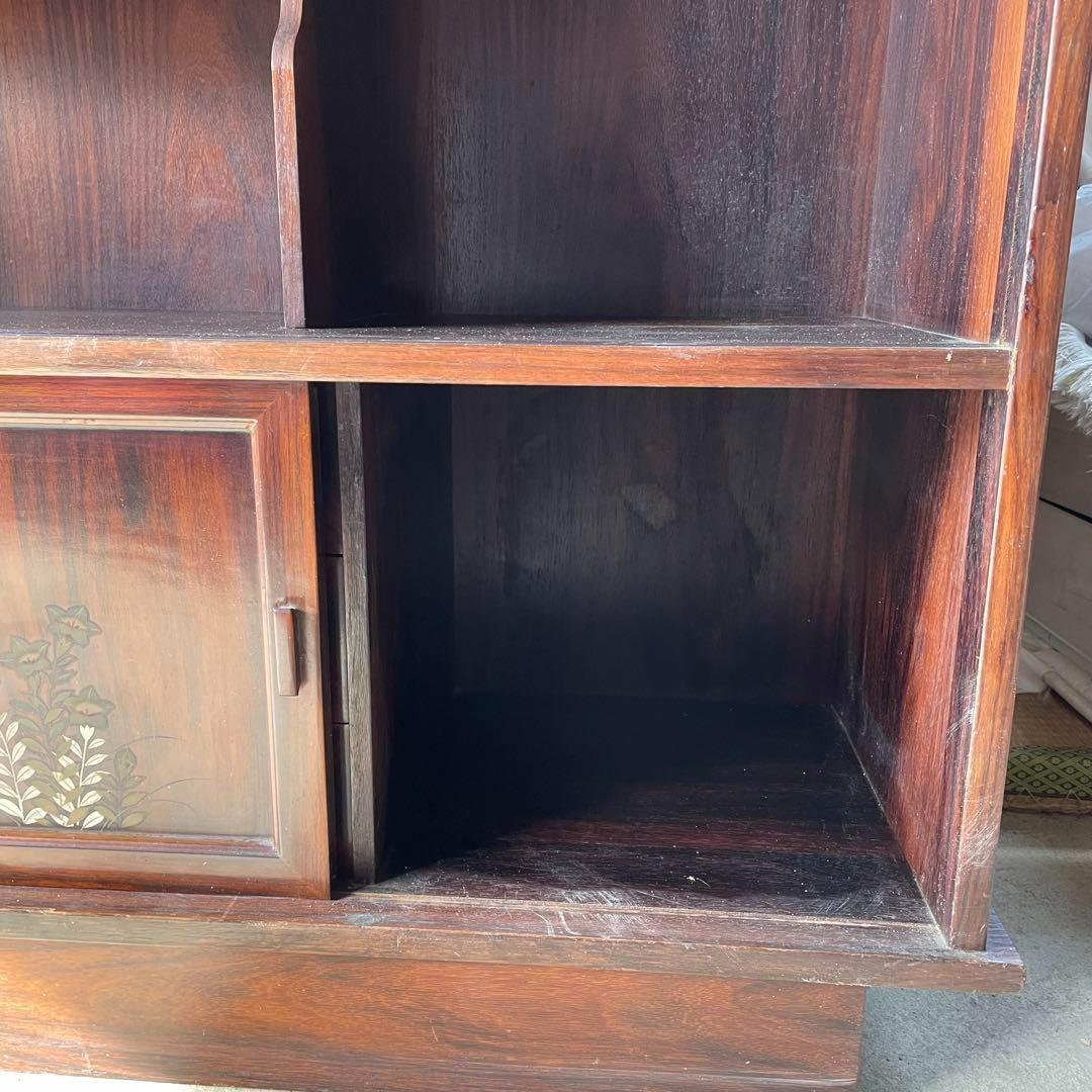 木製ダークブラウンキャビネット ガラス扉付き