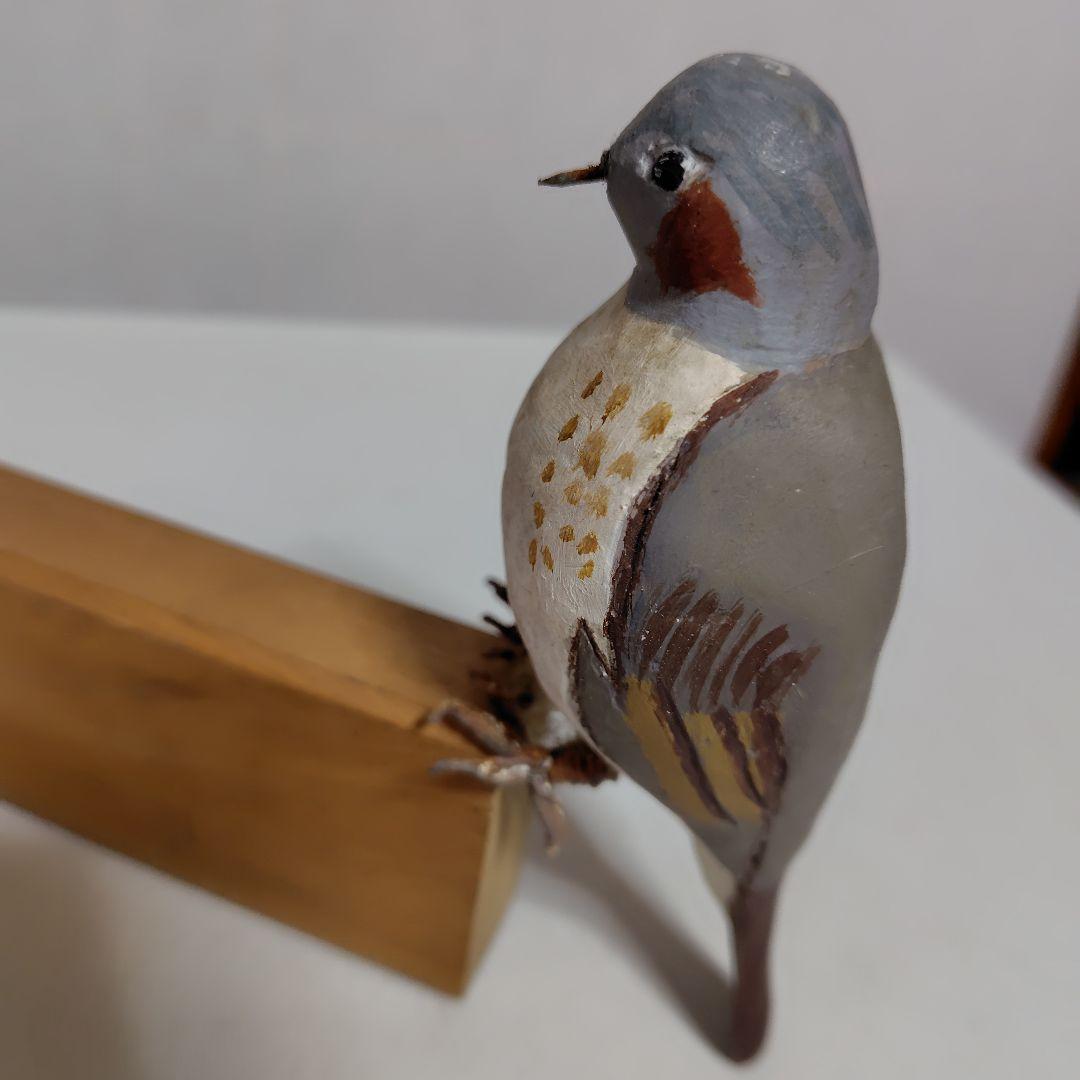 本物木彫の子鳥です。