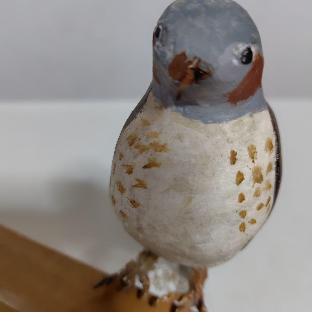 本物木彫の子鳥です。
