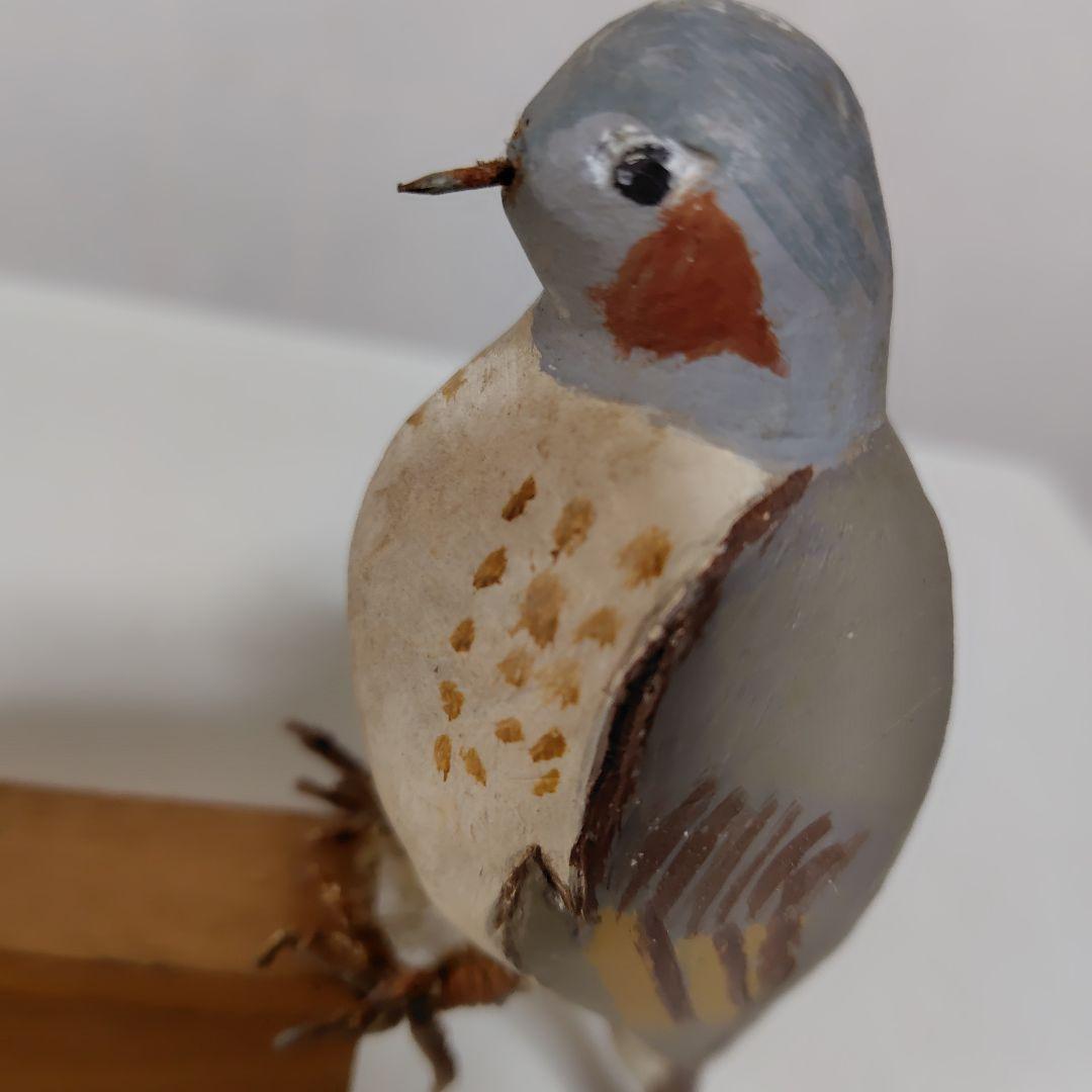 本物木彫の子鳥です。