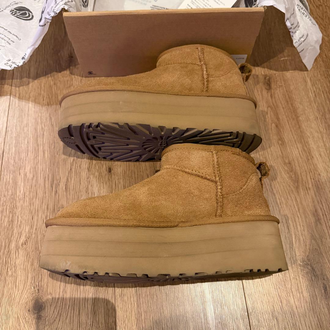 【UGG】 CLASSIC ULTRA MINI PLATFORM 22