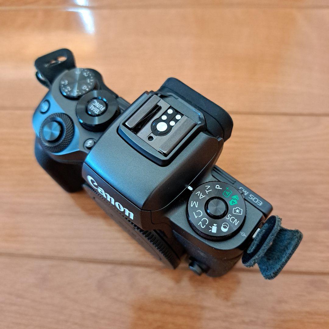Canon EOS M5(本体、バッテリー、充電器、ストラップ)