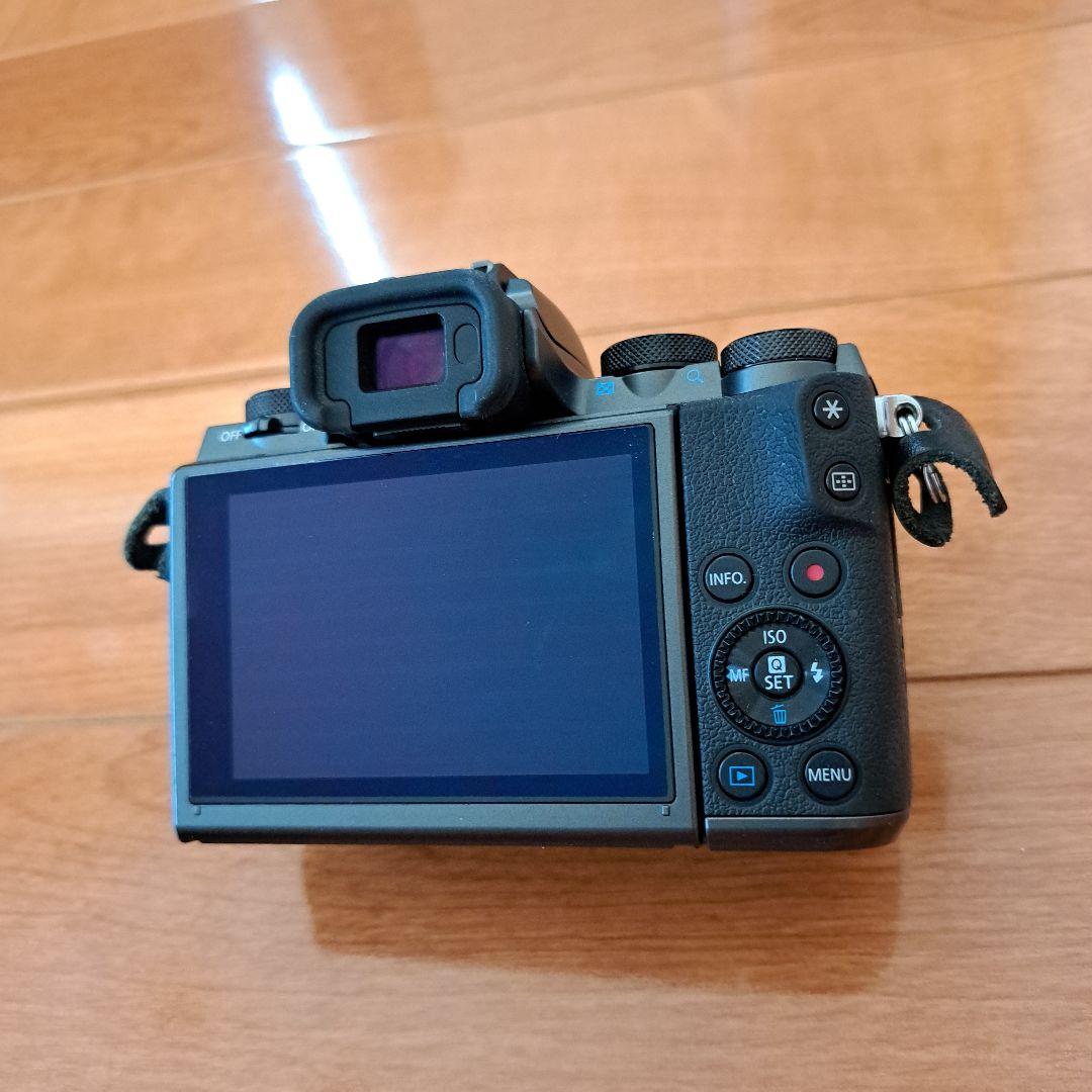 Canon EOS M5(本体、バッテリー、充電器、ストラップ)