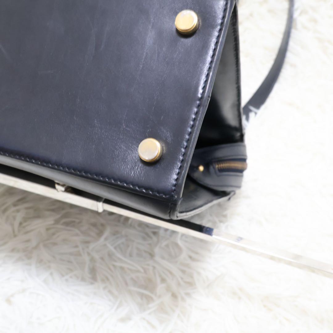 サルヴァトーレフェラガモ　ショルダーバッグ ブラック