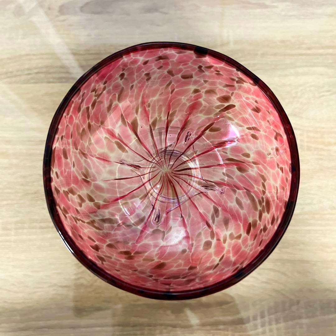 骨董　時代ガラス　希少　金赤色吹雪変わり紋　手裏剣脚付　氷コップ１客 ウラン