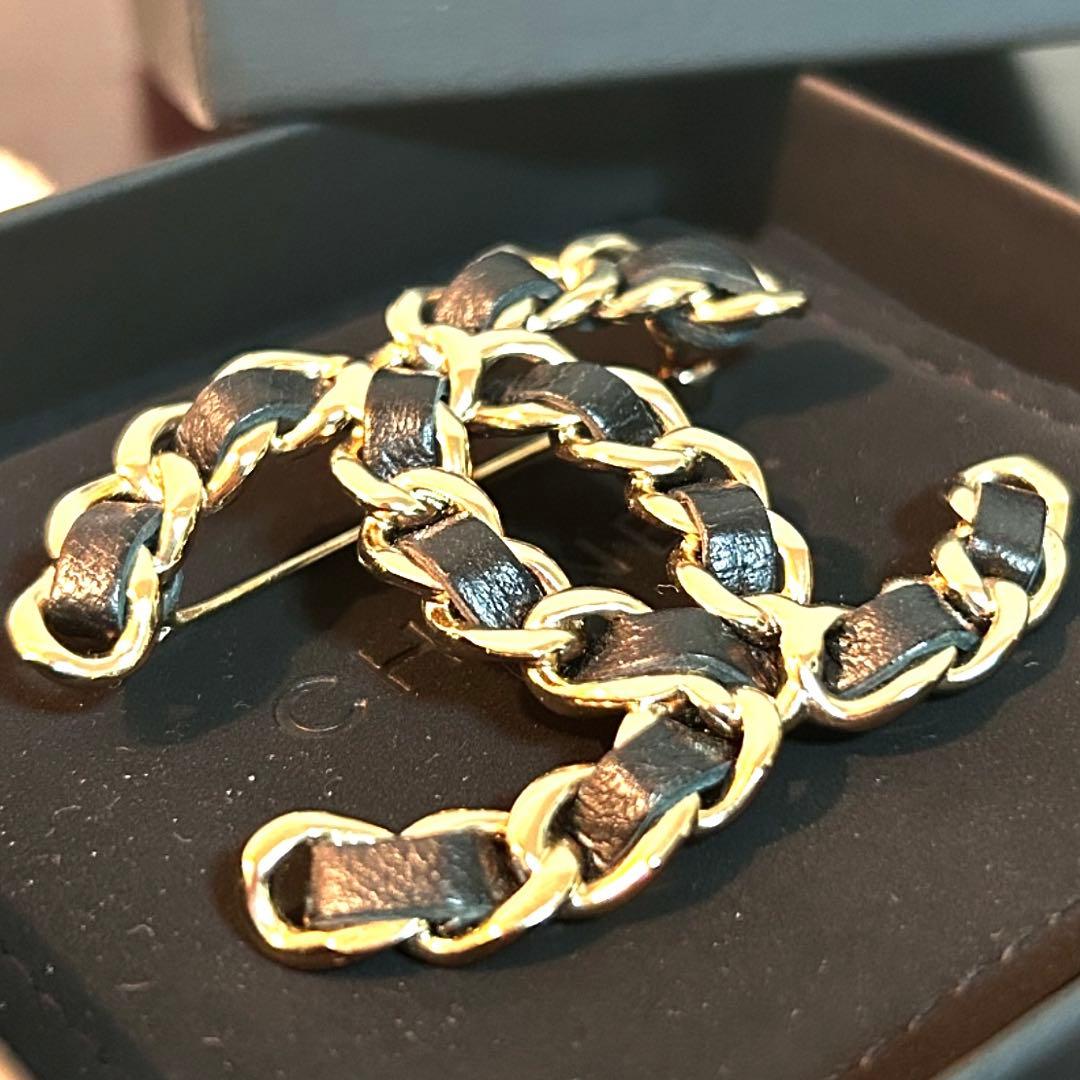 レア美品　CHANEL シャネル　ブローチ　チェーン　レザー　CCマーク