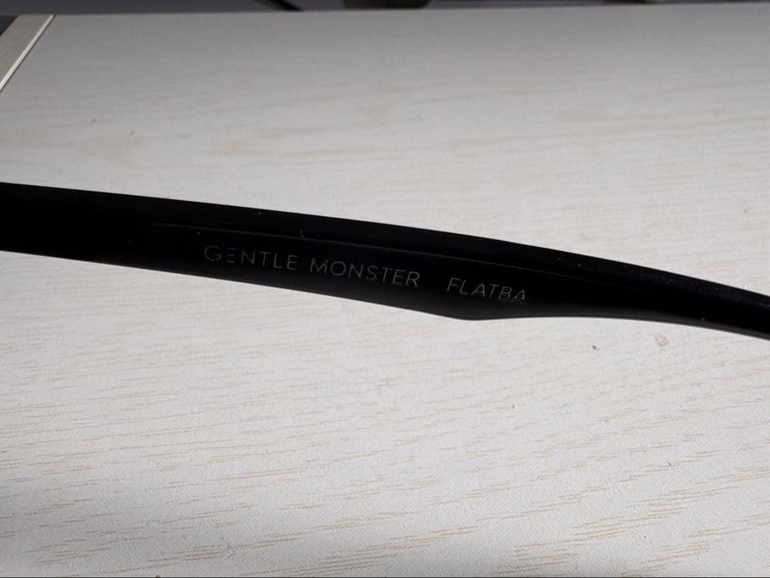 小物 GENTLE MONSTER Her 01