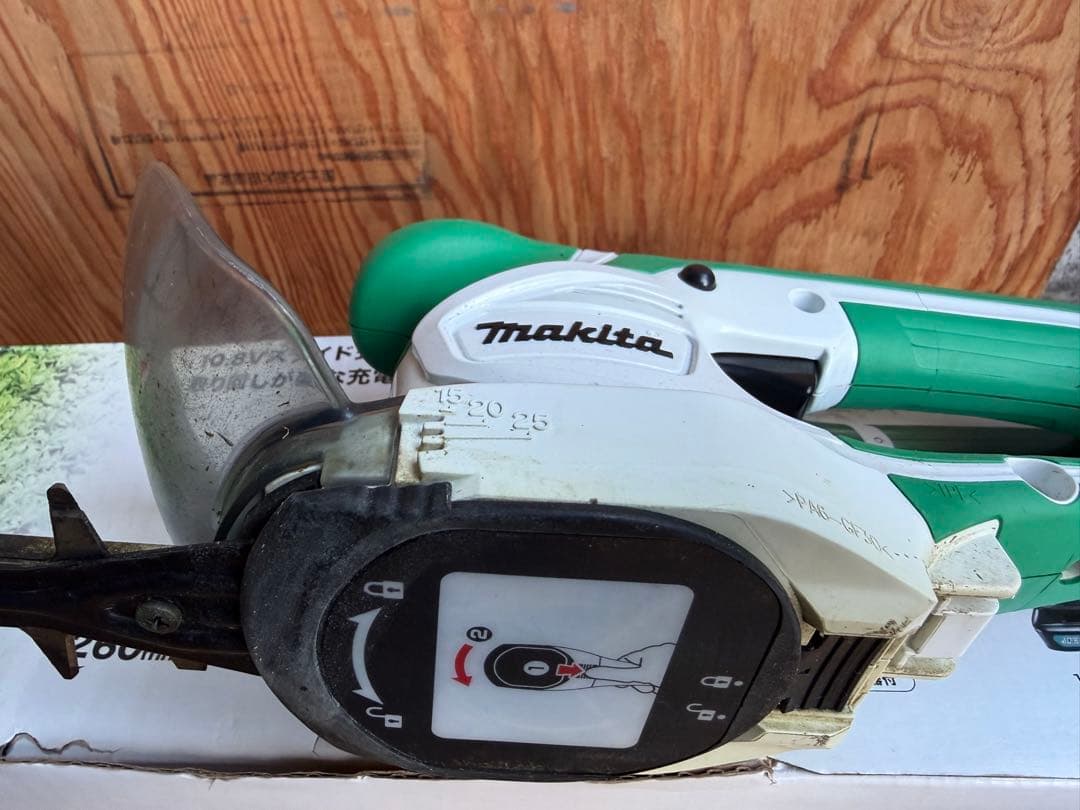 マキタ Makita 充電式ミニ生垣バリカン 260mm MUH264DSH