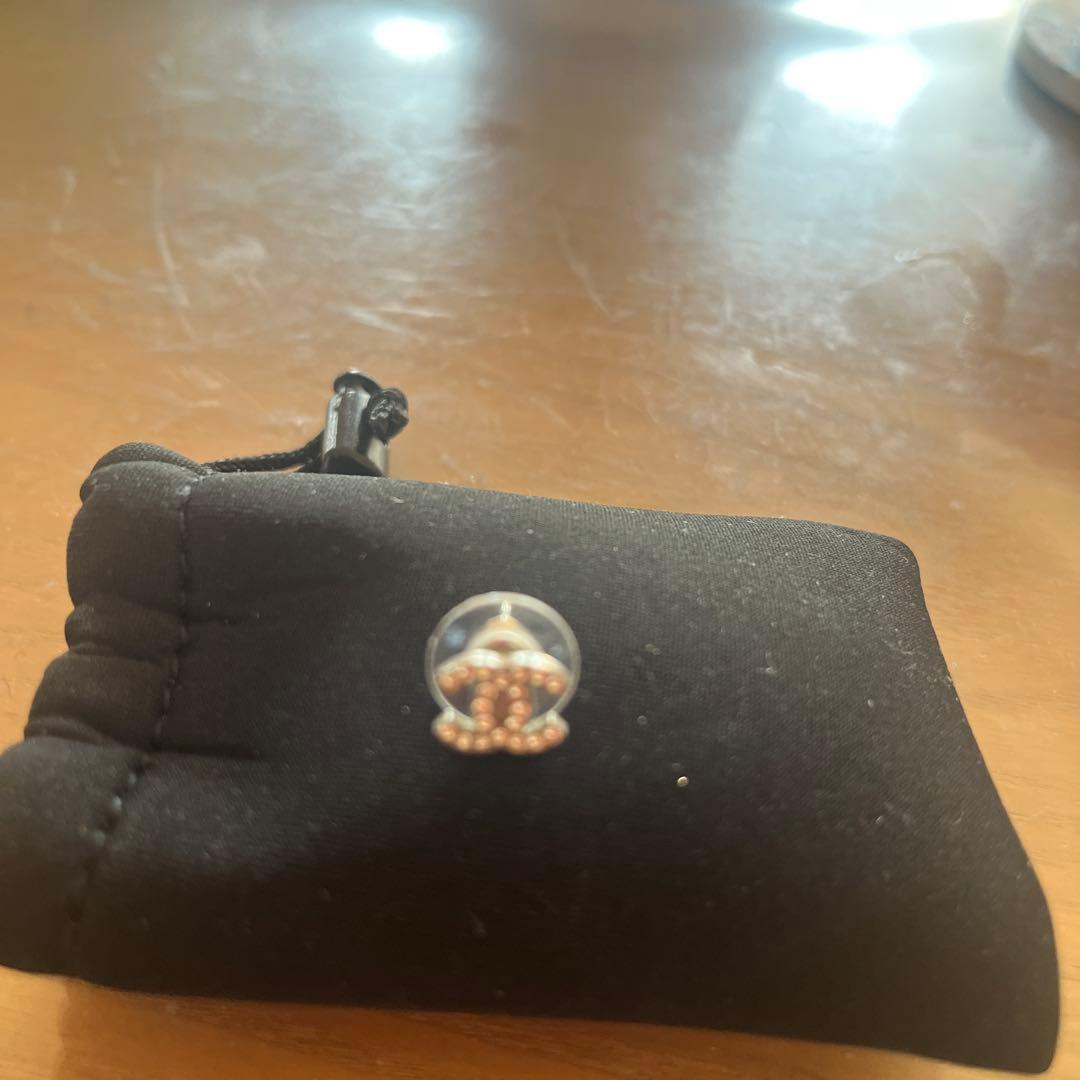 CHANEL ロゴ ピアス　　片耳　お色シルバー