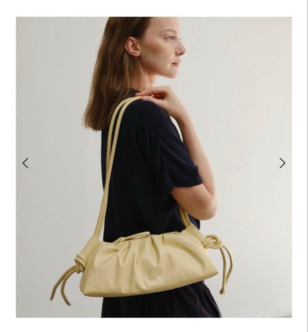 【新品タグ付き】ÖLEND DUMPLING BAG バターイエロー　オーレンド