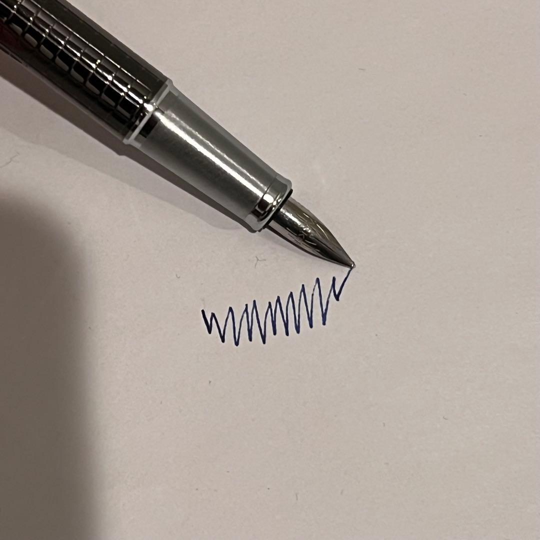 ほぼ未使用　パーカー　PARKER F 万年筆　シルバーケース付き　動作確認済み