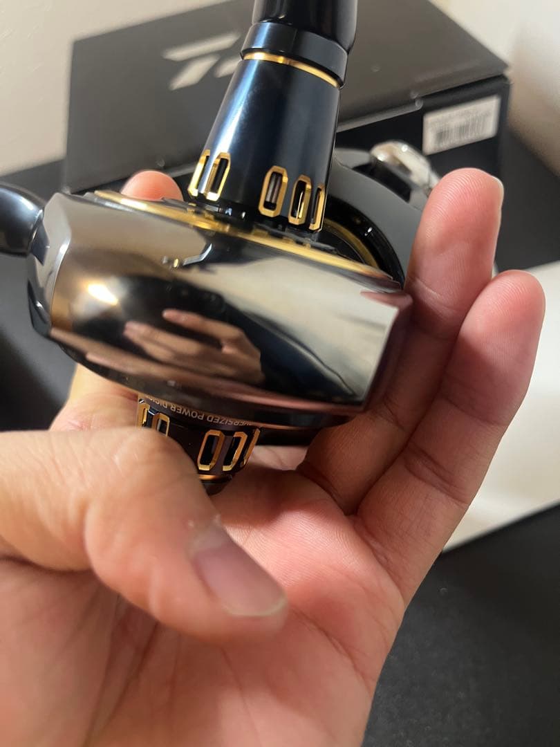 メルカリ最安値　新品　25ソルティガ8000p