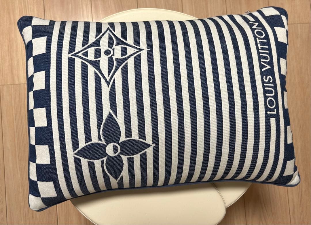 Louis Vuitton ストライプクッション