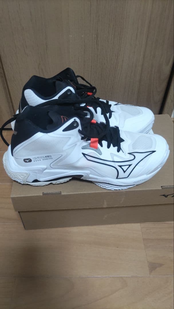 madmax　MIZUNO ウエーブライトニング Z8 MID　24.5