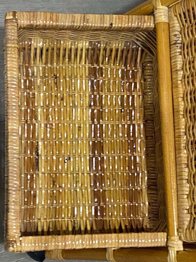 ラタン4段チェスト キャスター付き アンティーク収納 インテリア 脱衣籠 レトロ