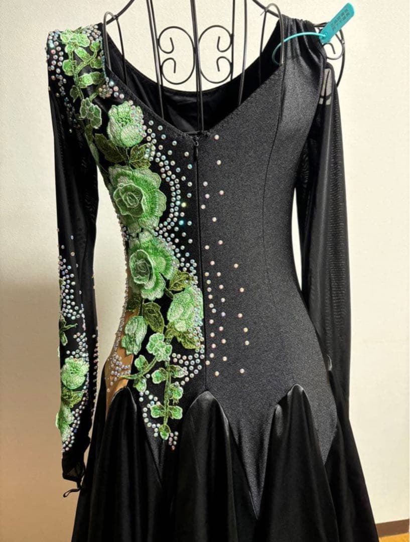 社交ダンスドレス　豪華　新品　M