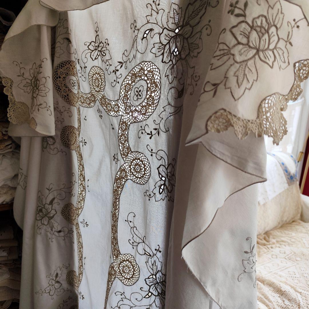 淡生成りVintageレース　クロッシェ手刺繍生地パーツ　大判テーブルクロス